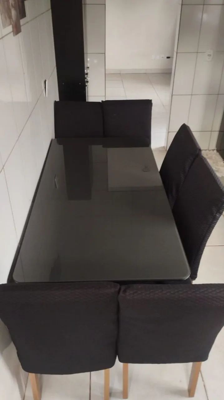 Mesa de Jantar com 06 cadeiras 