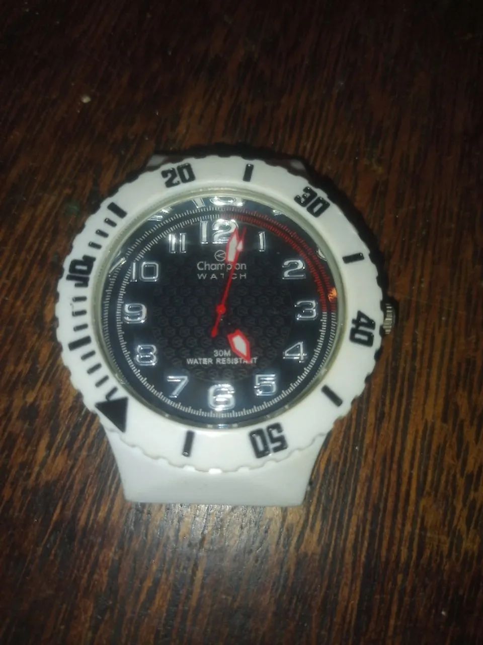Relógio Champion com bezel branco e mistrador preto resistente 30metros - Foto 2