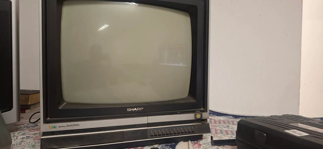 Vendo tv sharp modelo C-2030A funcionamento perfeitamente 