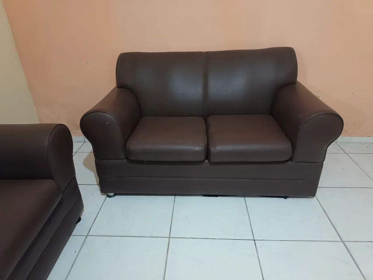 Sofá Corino marrom - Foto 2