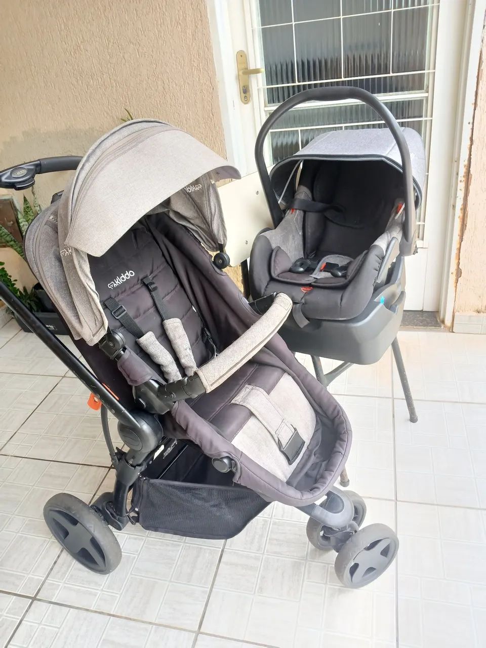 Carrinho e bebe conforto