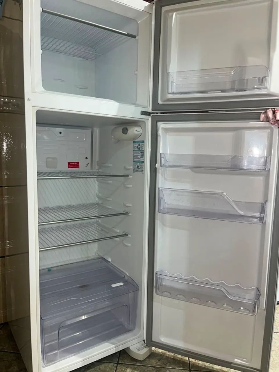Geladeira semi nova pouco uso  - Foto 3