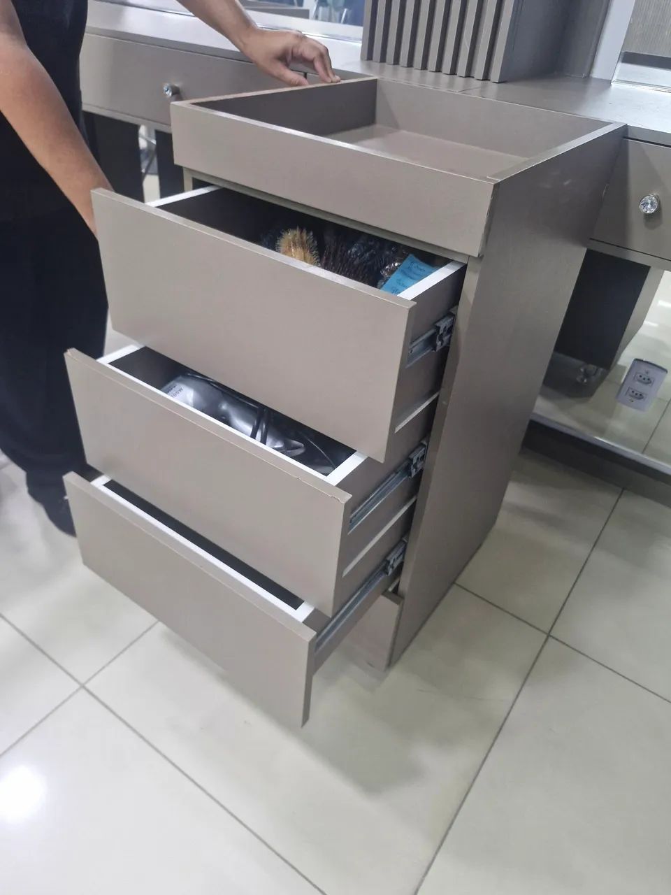 Móvel carrinho de apoio para cabeleireiro e barbeiro  - Foto 5
