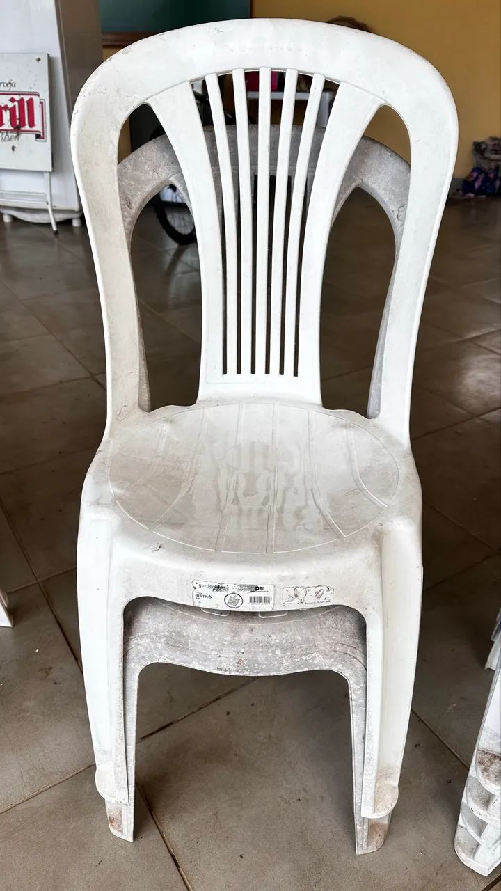 Cadeira Plástica Branca Sandro Plast Variedades Usada
