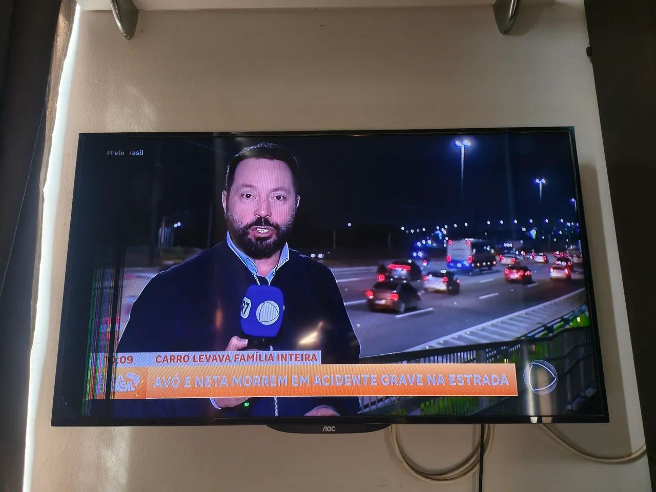 TV AOC 40 polegadas com listra na tela