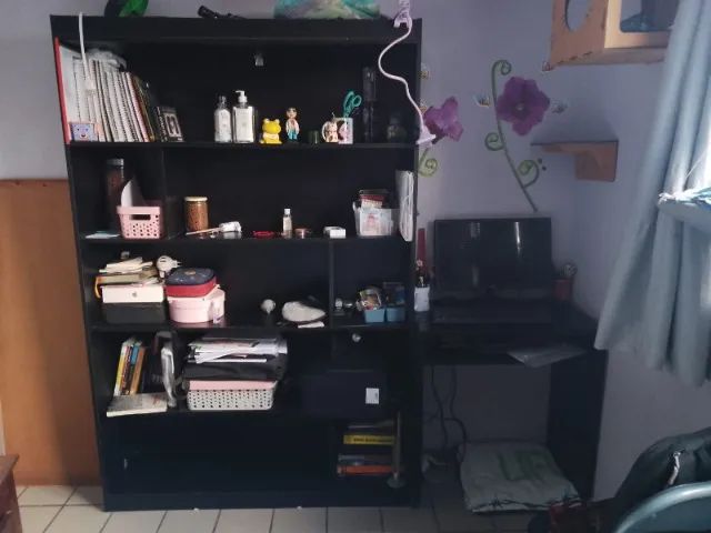 Estante para livros com escrivaninha