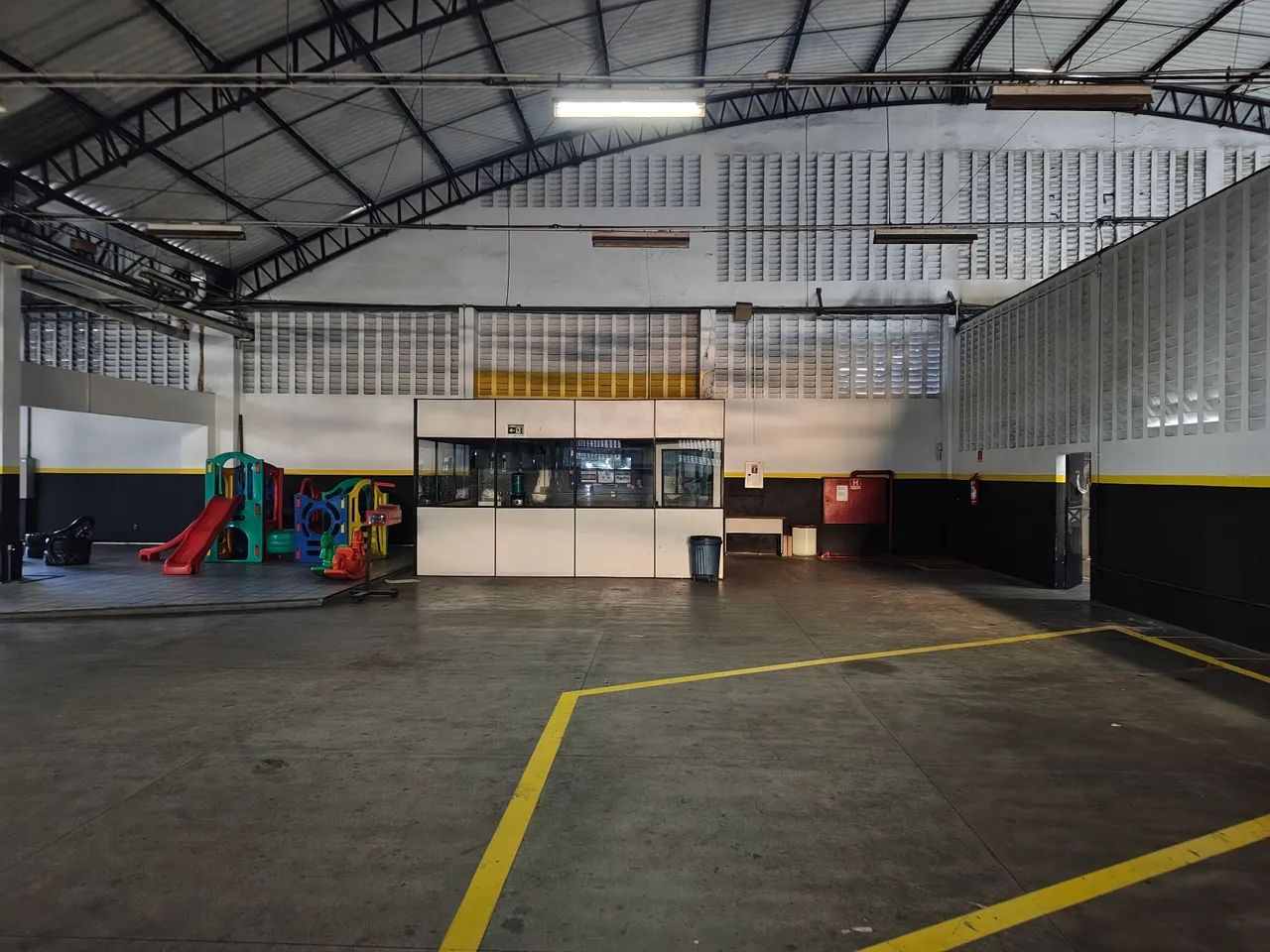 ALUGO UNICO GALPÃO 3400m2 na. Av. Barão de Studart  - Foto 4