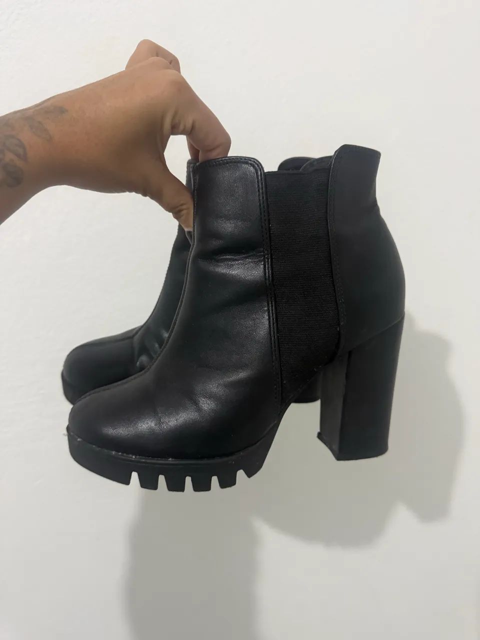 BOTA PRETA SALTO TAM 37