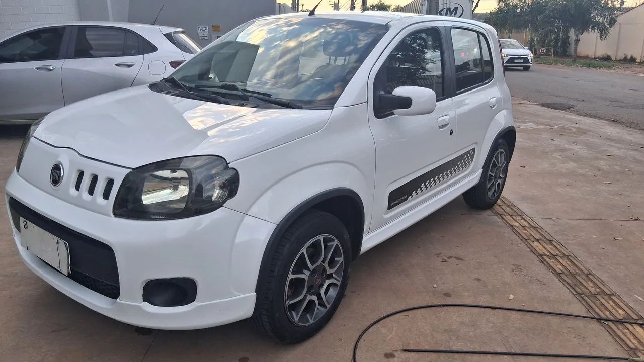 Fiat Uno Sporting 1.4 EVO Fire Flex 8V 4P 2013 - Foto 2