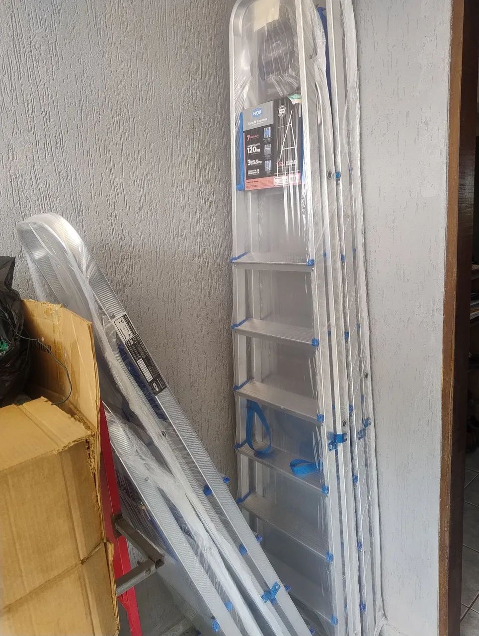 ESCADAS EM ALUMINIO 7 DEGRAUS ( NOVA) - Foto 4