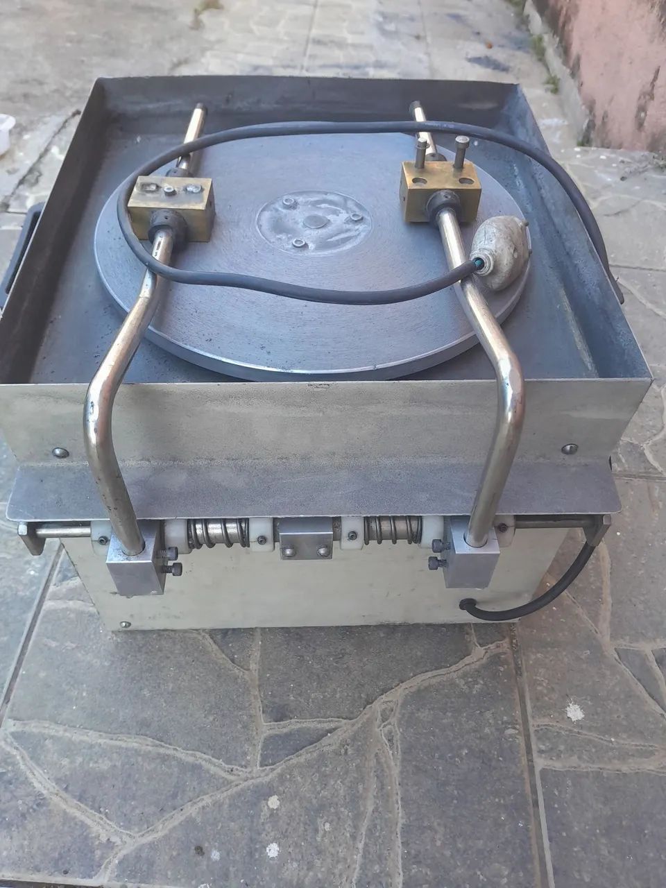 Vendo máquina de afiar lâminas. 