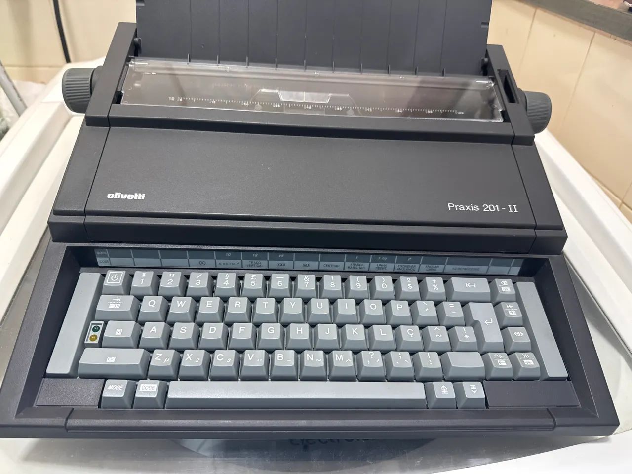 Máquina de escrever eletrônica 