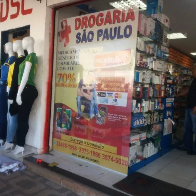 Envelopamento de vitrines e blindex em ambiente comercial - Foto 3