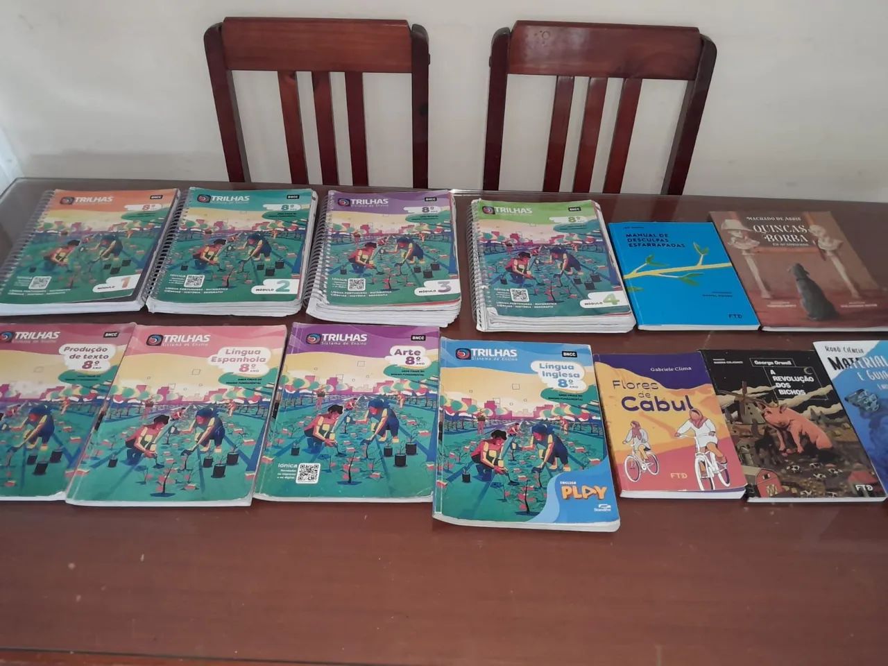 Vendo livro trilhas 8 ano - Foto 2