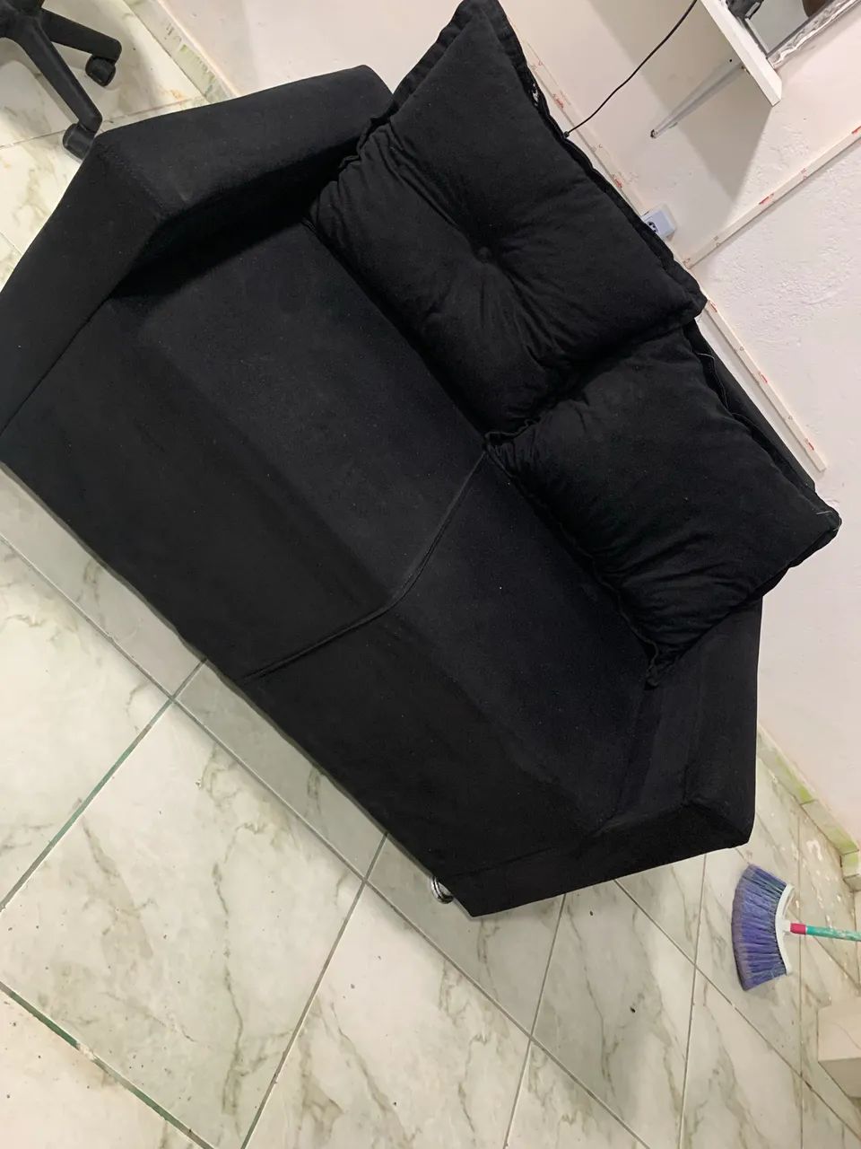 Sofá preto 65204303570049121