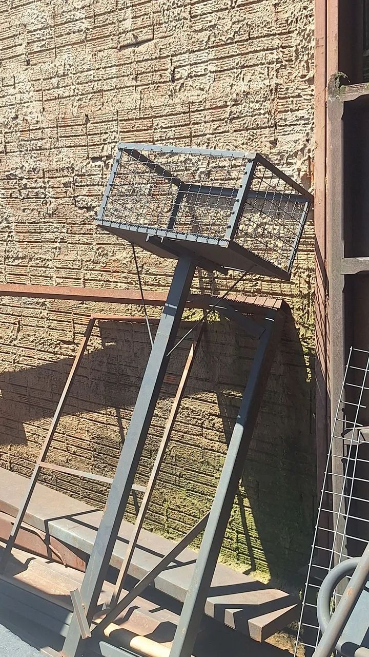 Vendo lixeiras e uma churrasqueira  - Foto 2