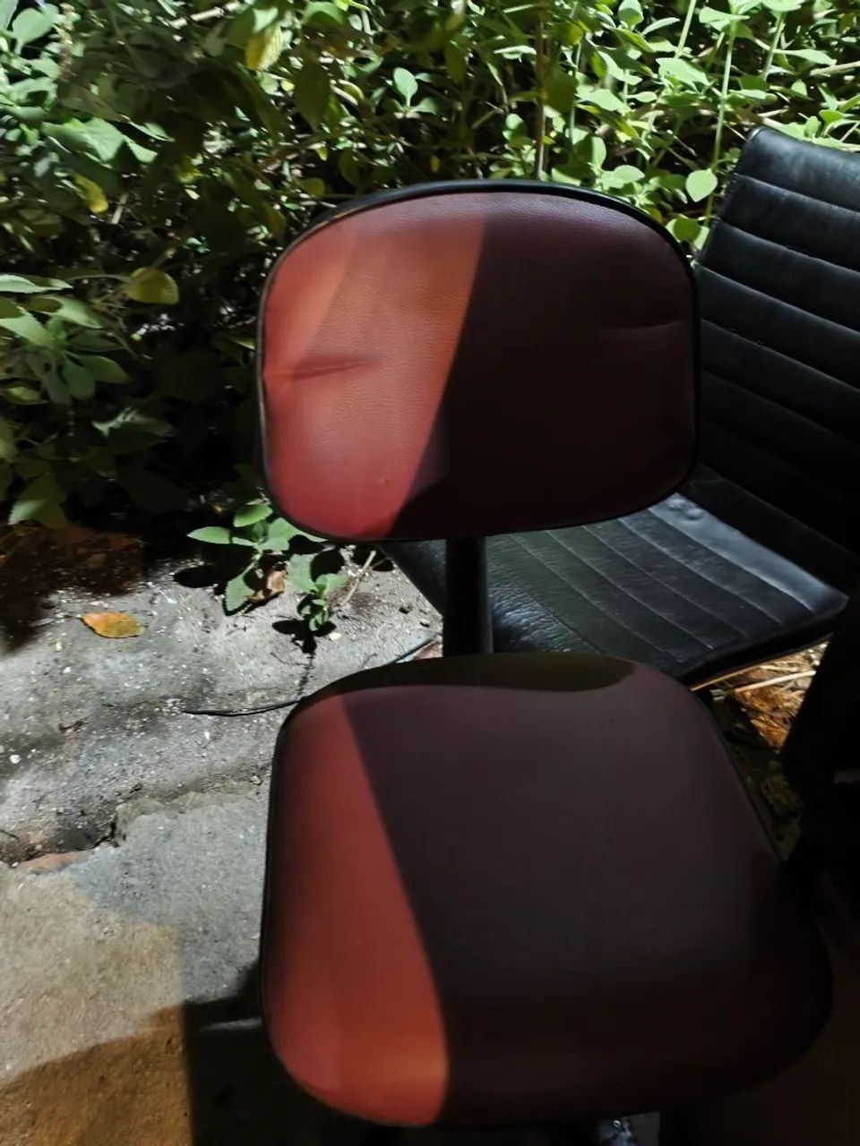 Duas cadeiras de escritório usando  - Foto 2