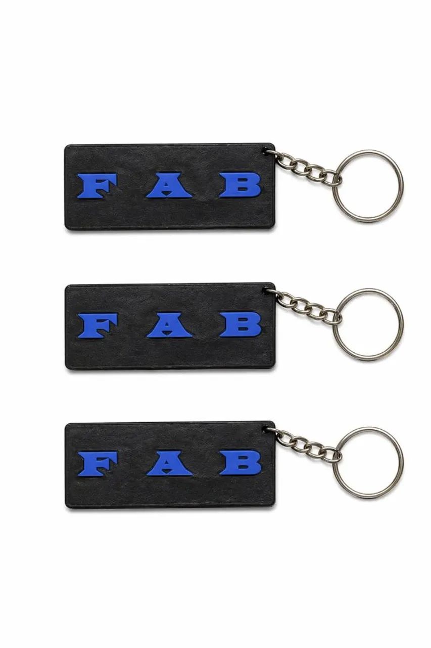 Três chaveiros FAB