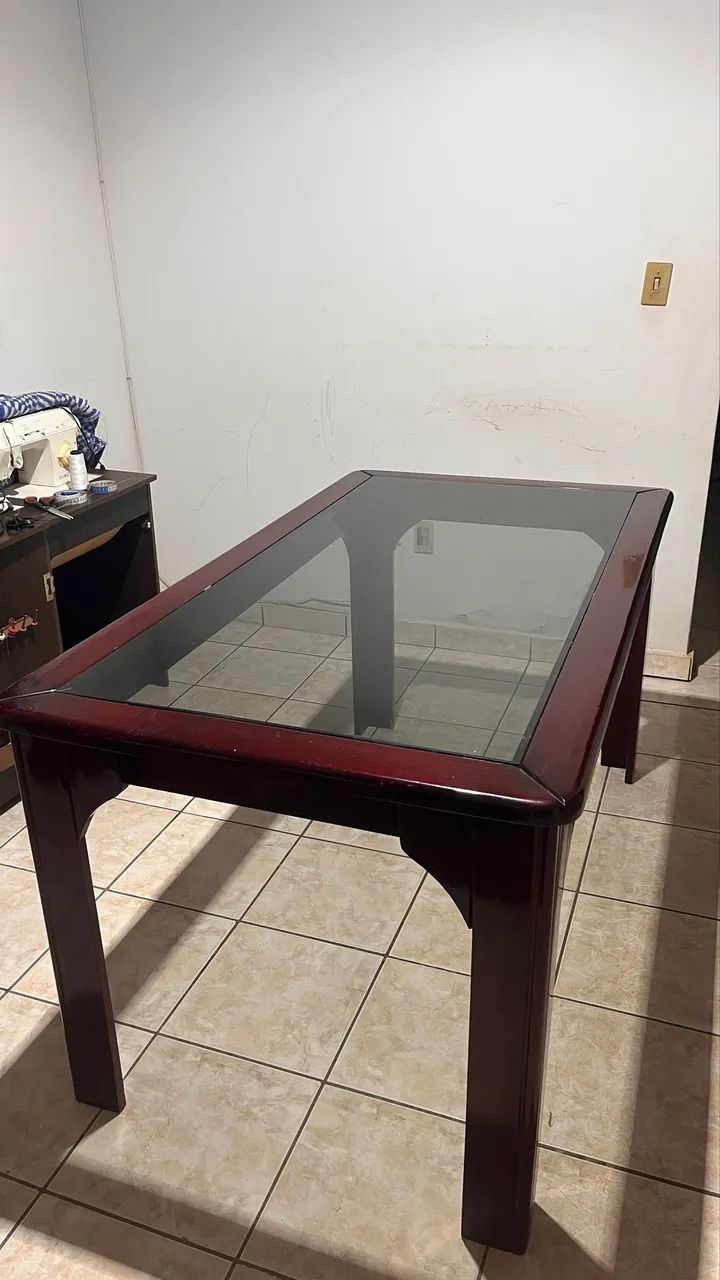 Mesa de madeira com tampão de vidro SEM CADEIRAS - Foto 4