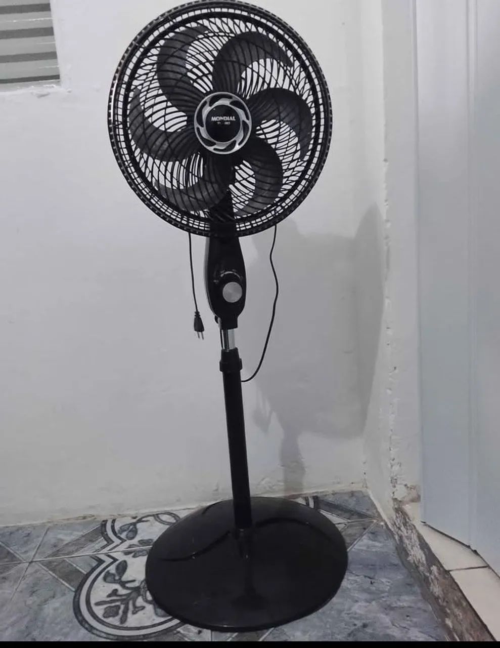 Ventilador da Mondial bem forte 