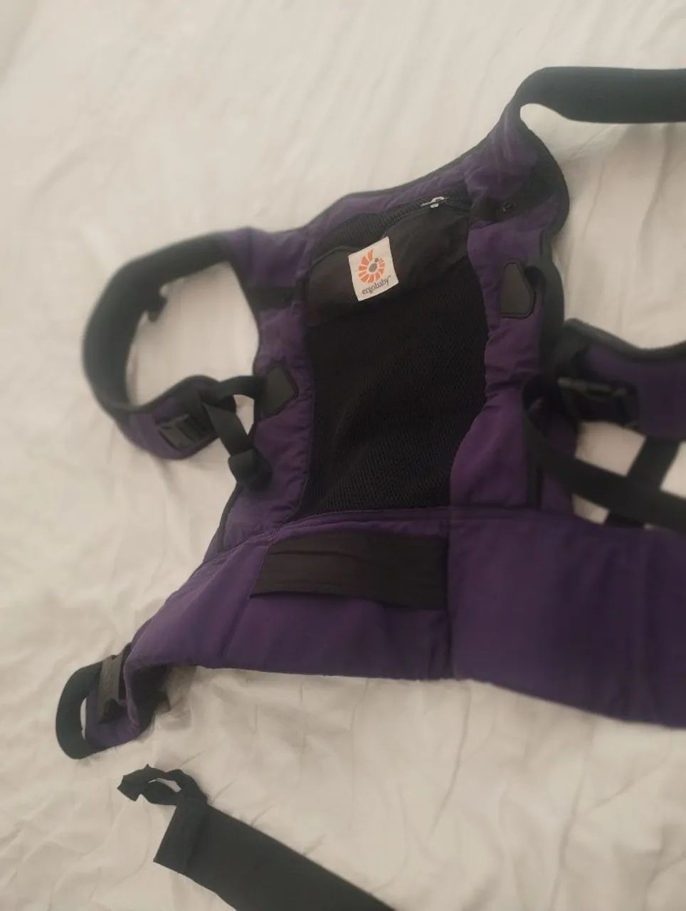 Suporte para bebê canguru ergonômico, Ergobeby semi nova  - Foto 4
