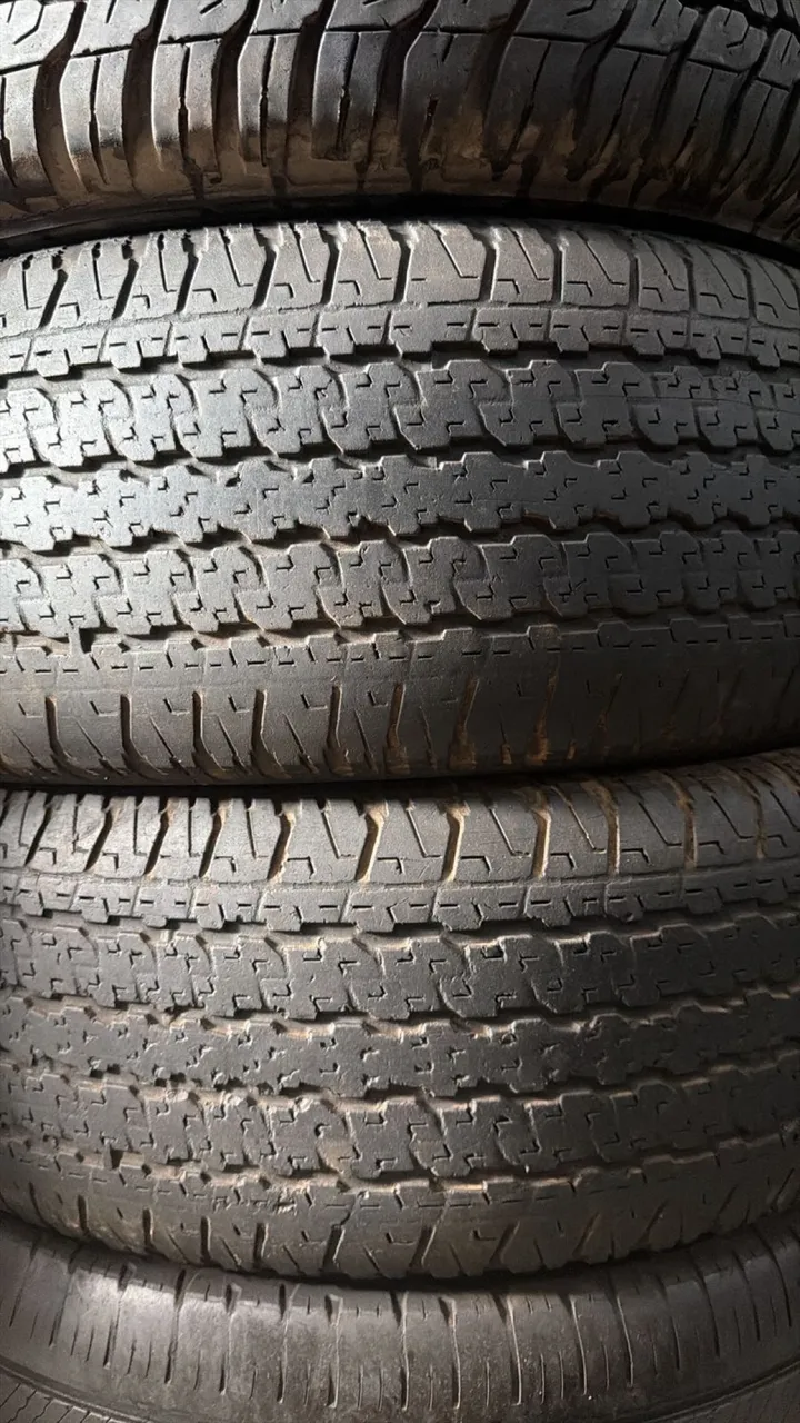 Pneus 265/60/18 marca BRIDGESTONE - Peças para carros, vans e