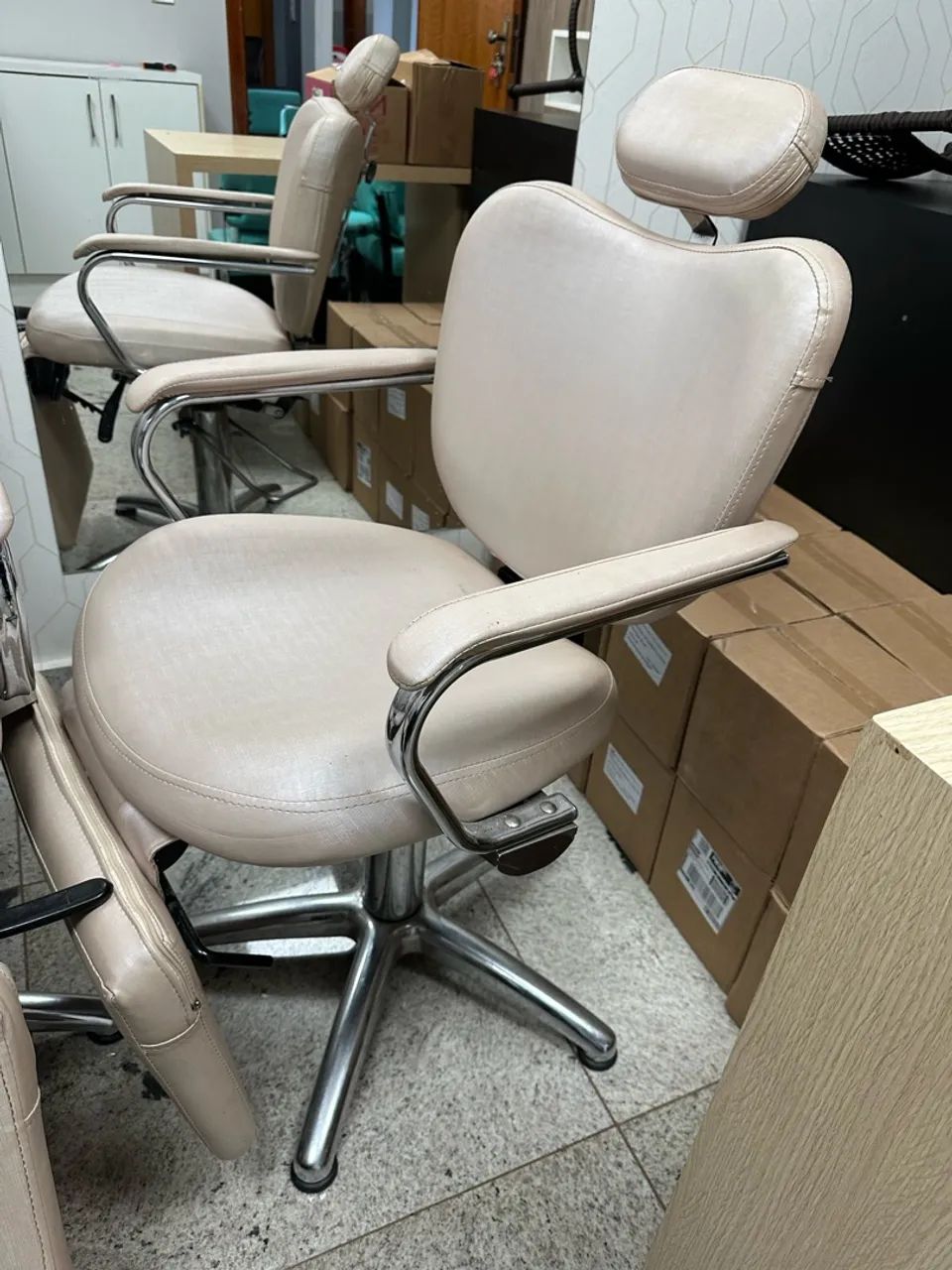 Vendo Cadeira de Maquiagem e Mocho  - Foto 4
