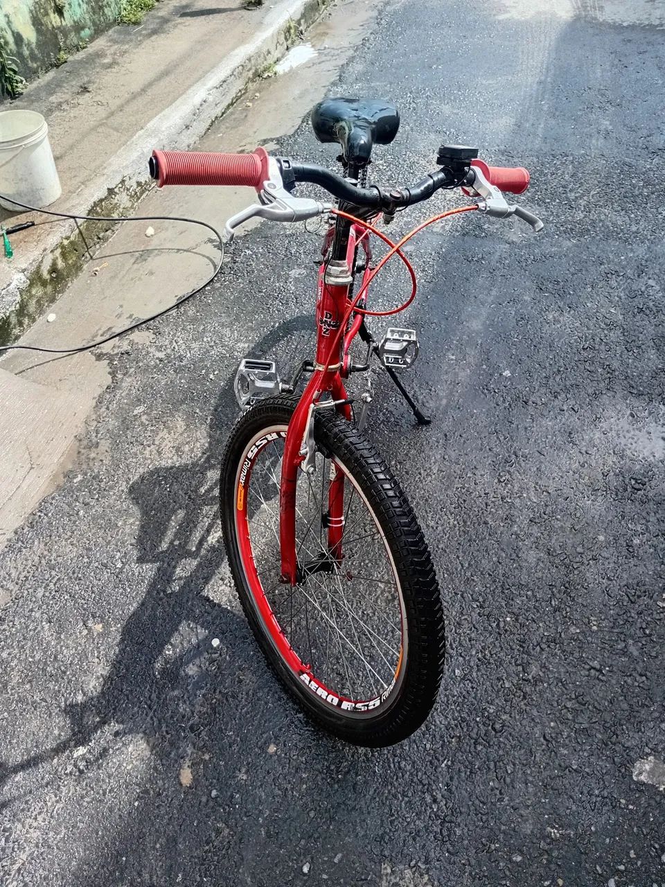 Bicicleta vermelha aro 24 - Foto 2