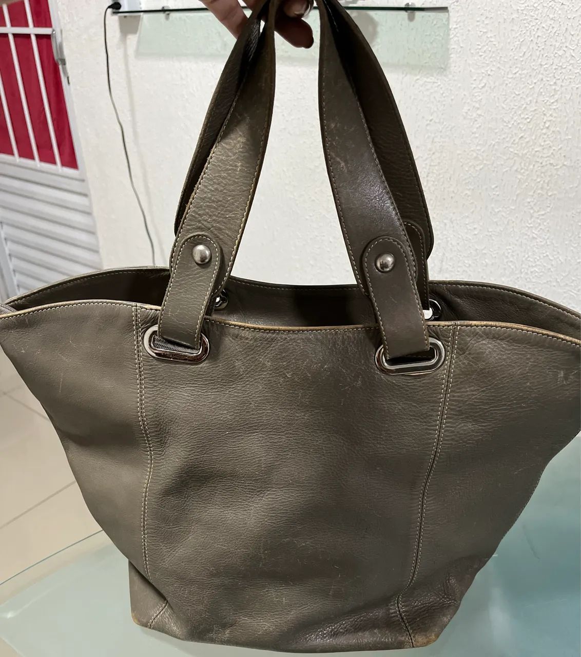 Bolsa GRANDE de ombro, de couro legítimo. Marca ANDARELLA.