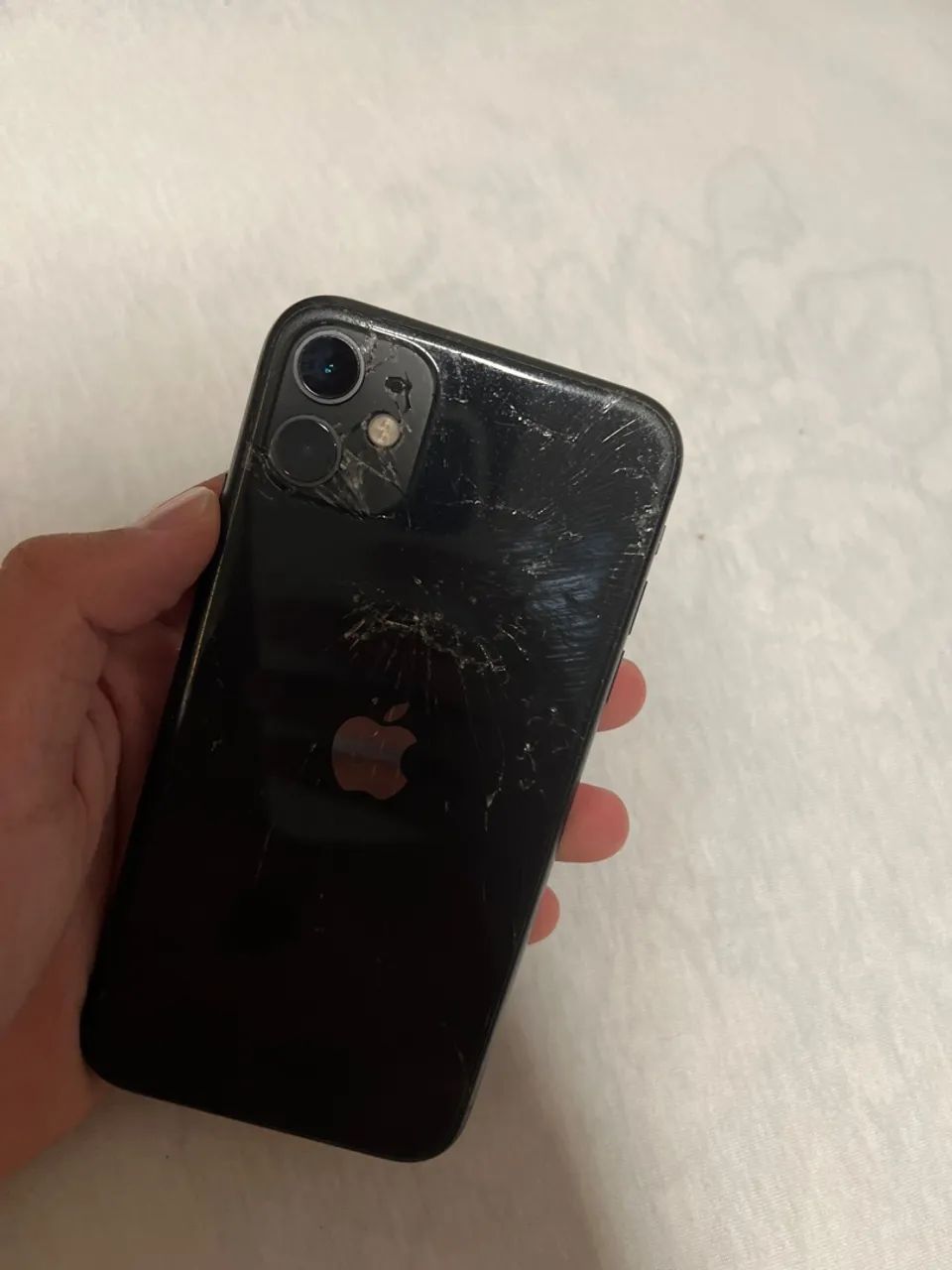 iPhone 11 quebrado 