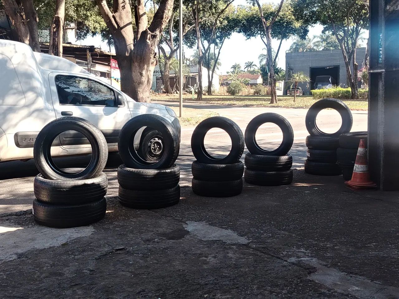 Vendo ou troco por carro com som - Foto 3