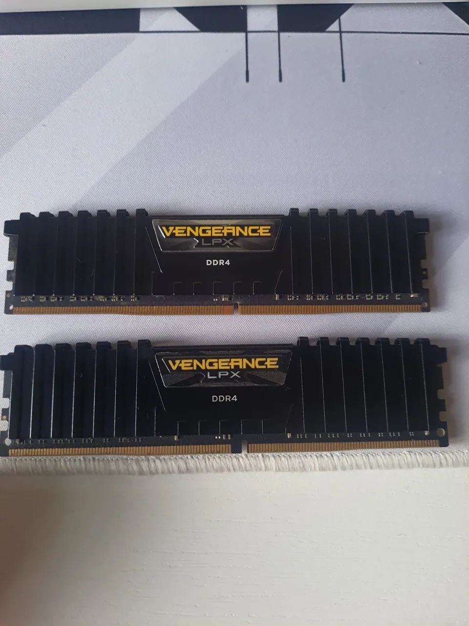 Memoria RAM 8gb DDR4 (1=270, 2=475)
