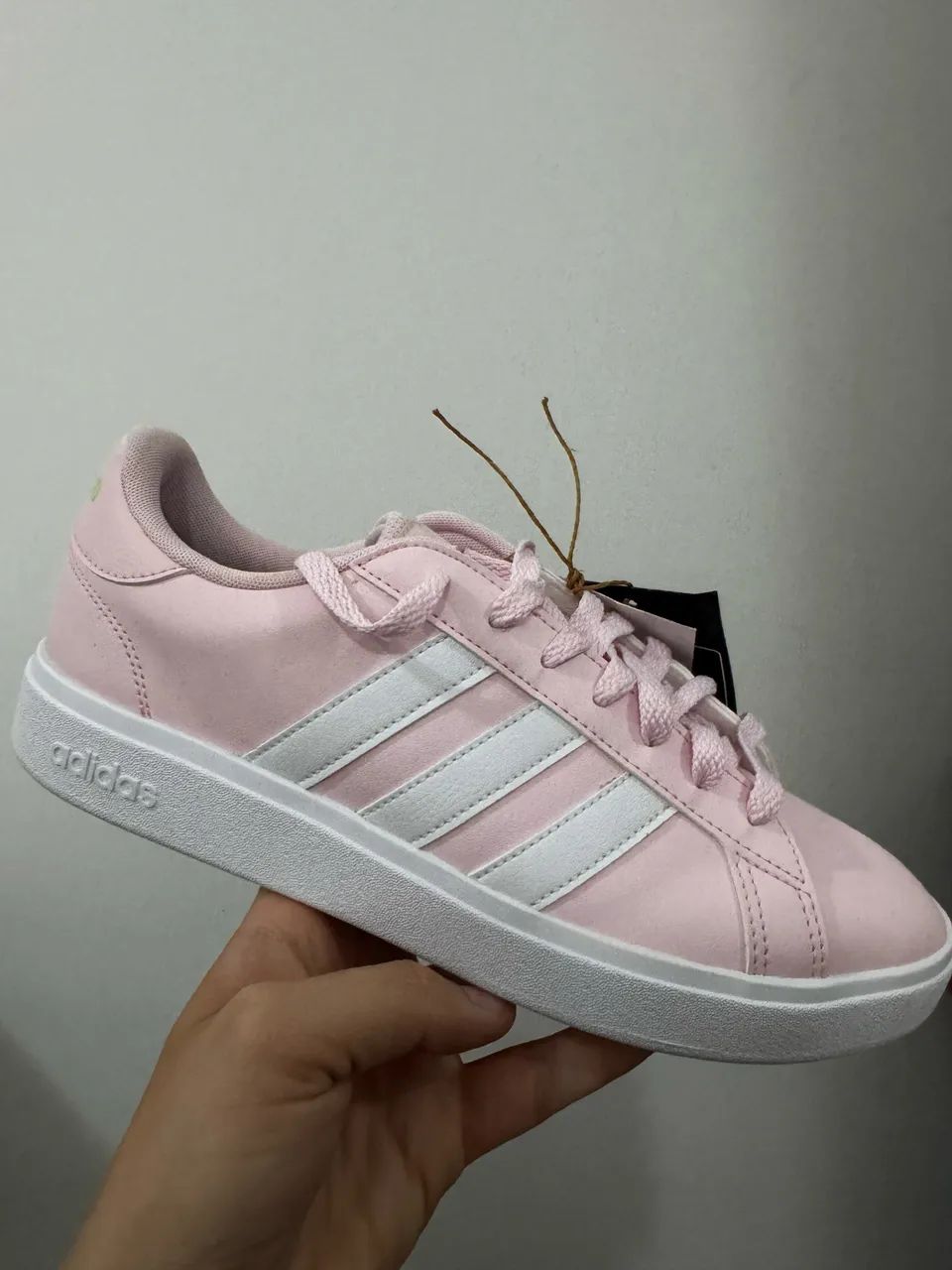 Tênis adidas novo 
