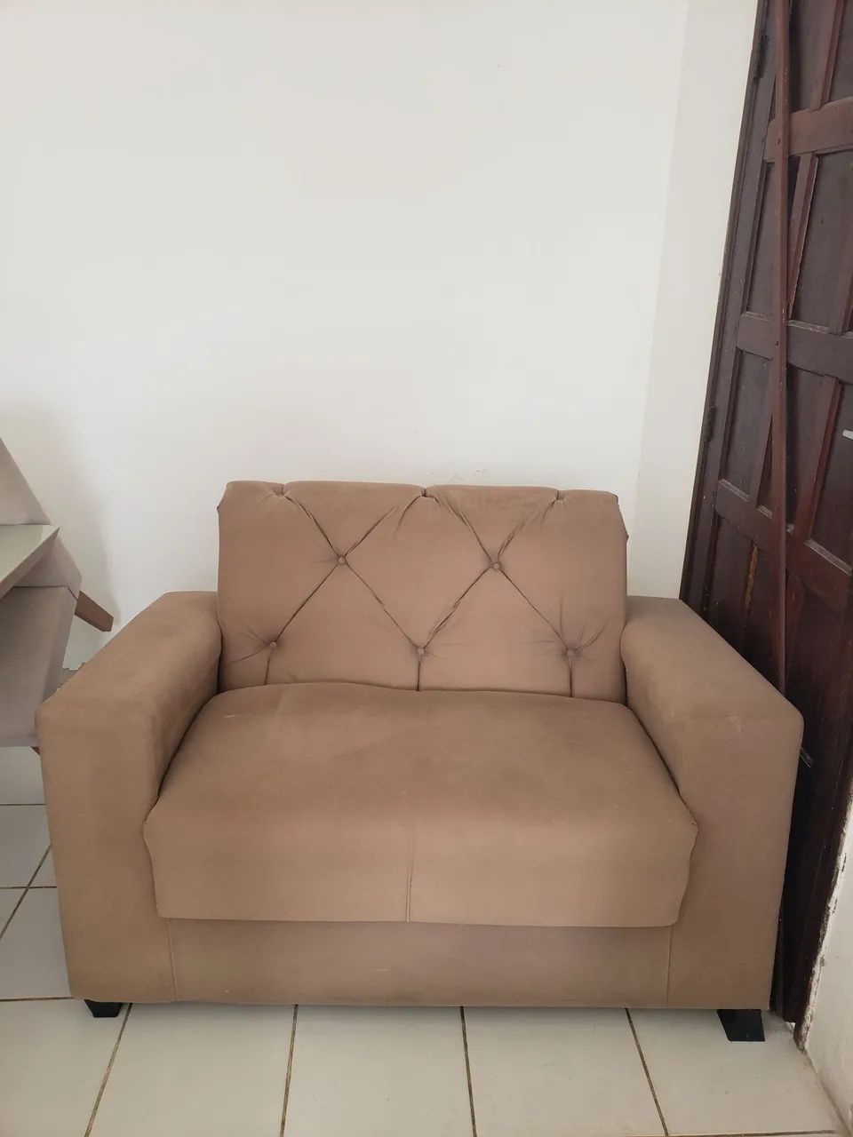 VENDO UM SOFÁ DE 2 LUGARES NOVO  - Foto 3