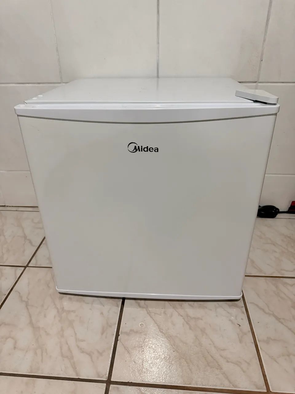 Frigobar midea 