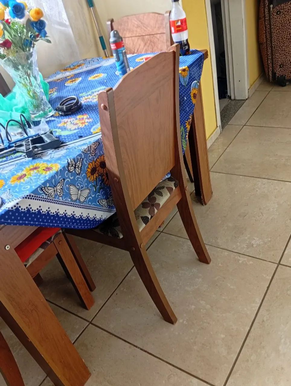 Vendo mesa 05 cadeiras 