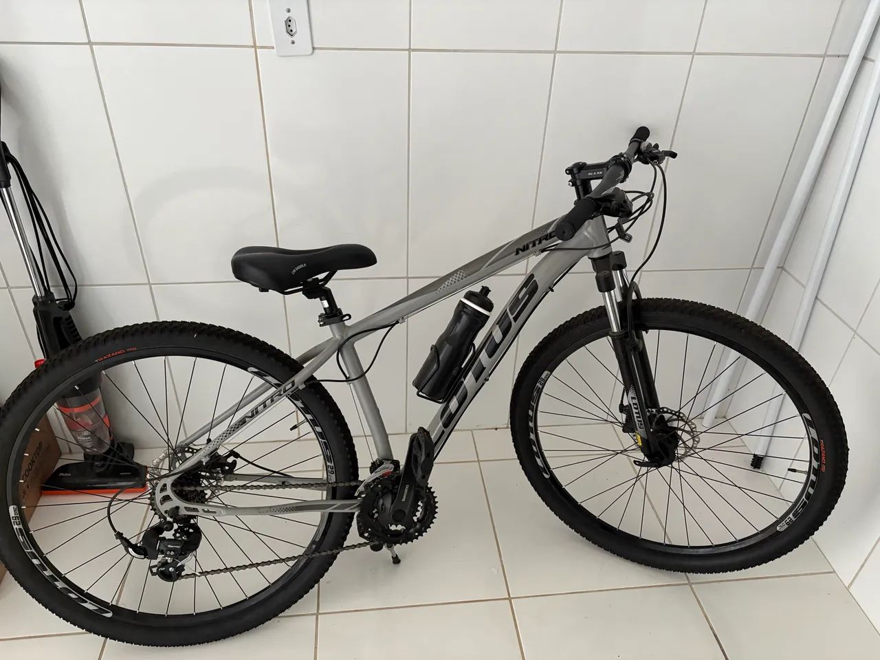 Bicicleta Aro 29 semi nova