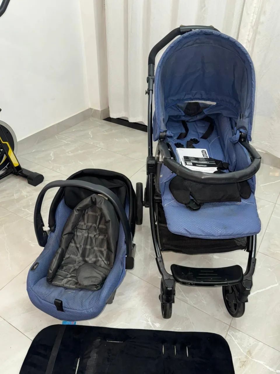 Carrinho de bebê com bebê conforto  - Foto 3
