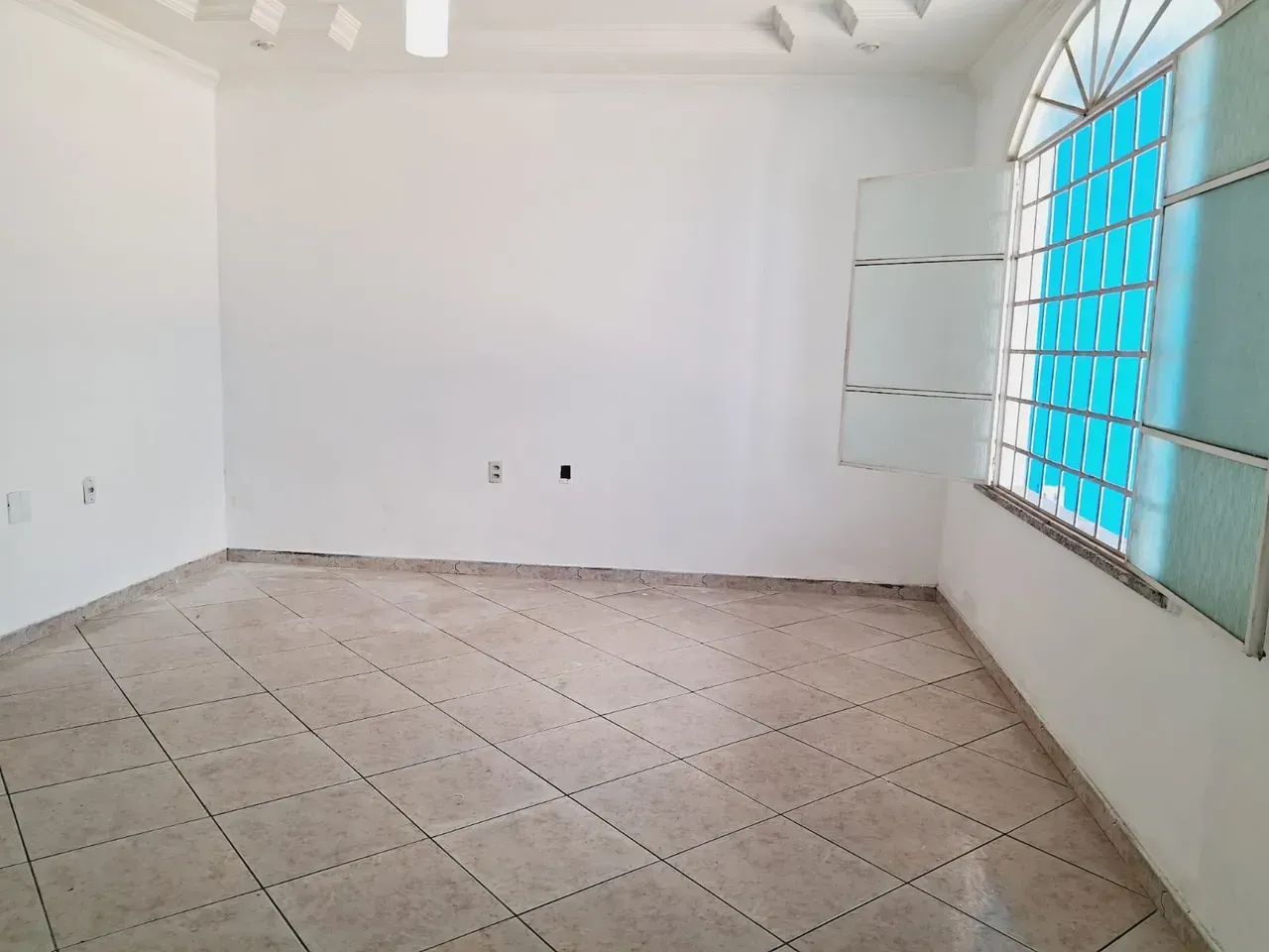 Compre Duplex com 4 quartos sendo 3 suítes amplas e bem conjugadas - Bairro Glória - Foto 4