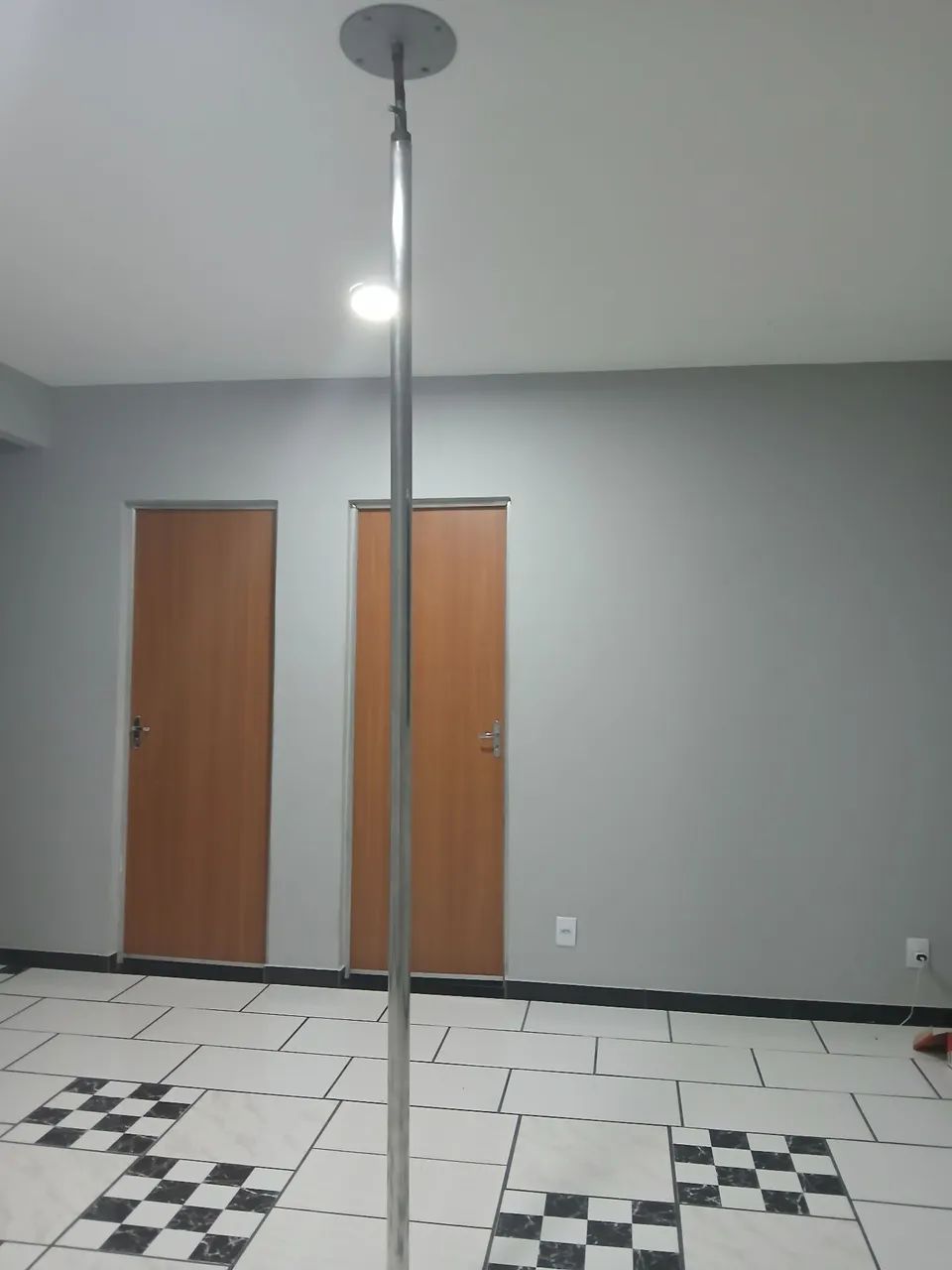Vendo barra de pole dance estática  - Foto 3