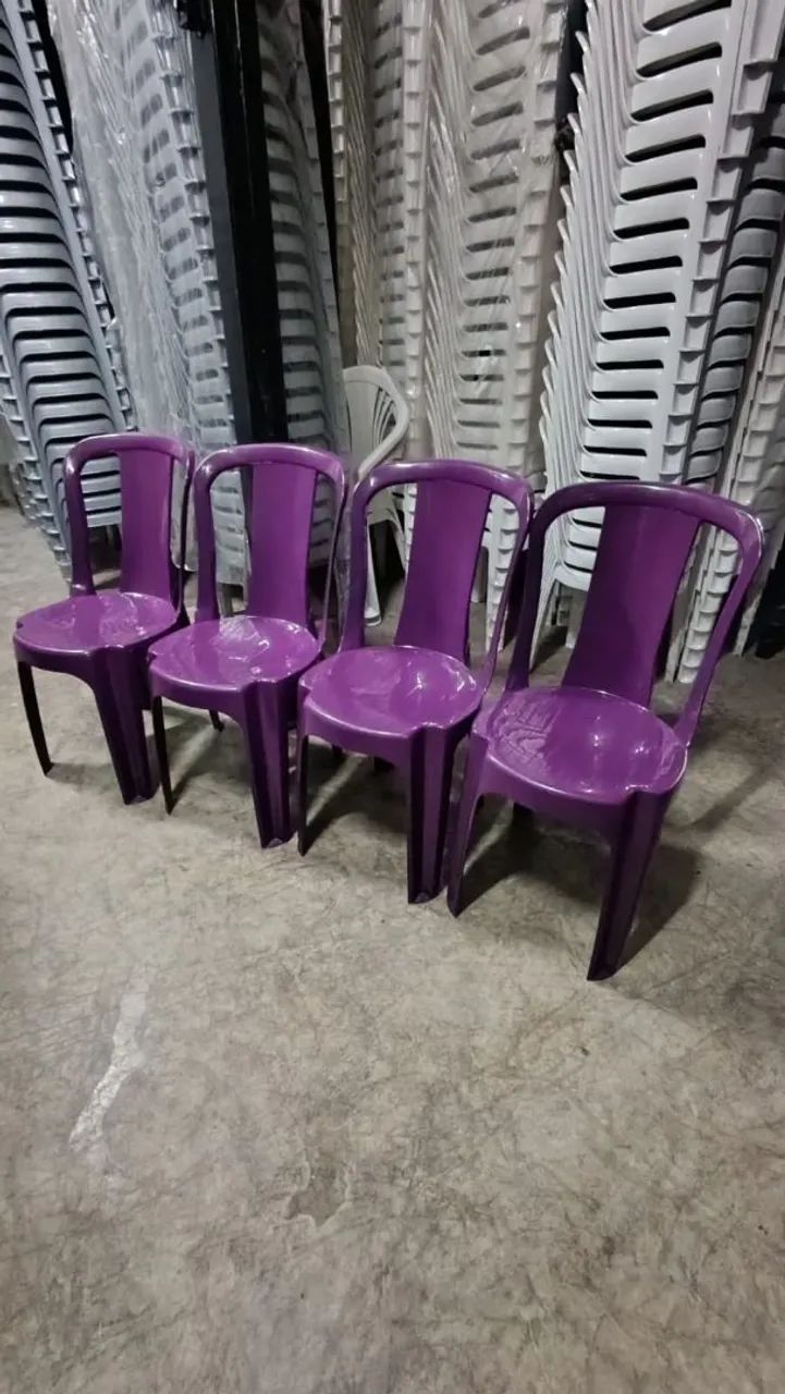 Jogo de mesa e cadeiras plástica cor lilás - Foto 4