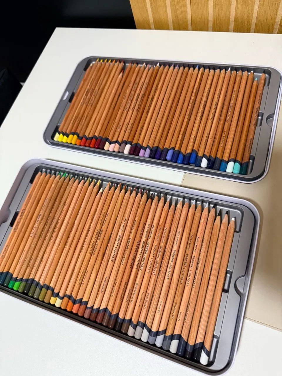 Lápis profissional Derwent Lightfast 72 cores - Foto 2