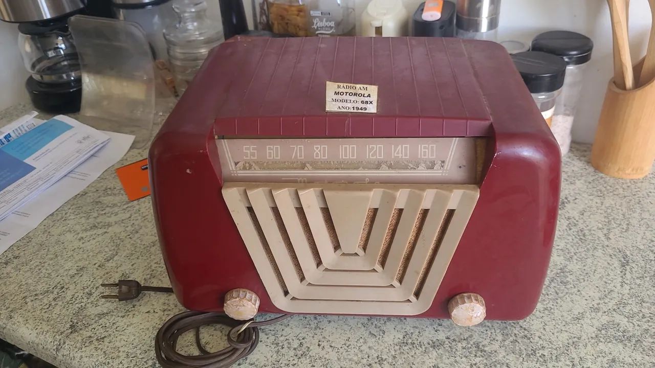 Rádio Motorola modelo 68X de 1949