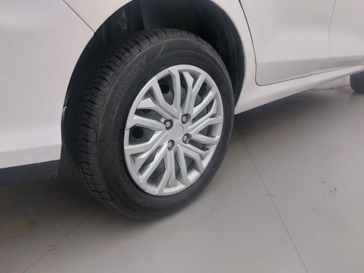 Fiat Cronos Drive 1.0 6V, foto 13 de 18