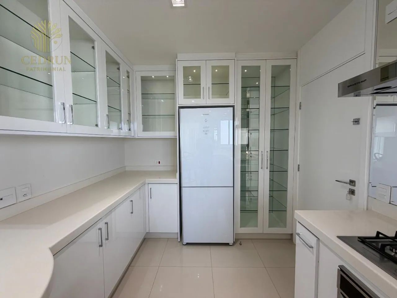 Apartamento para alugar em Maringá, Zona 08, com 3 suítes, com 179 m², Edifício Maison Vic - Foto 3