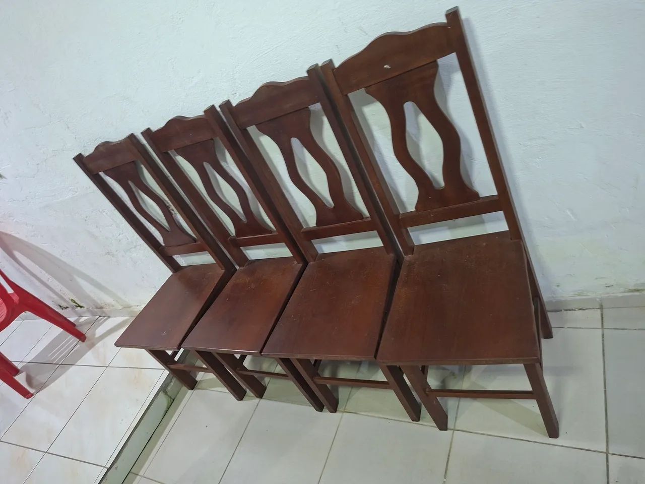 Vendo 4 cadeiras de madeira  - Foto 2