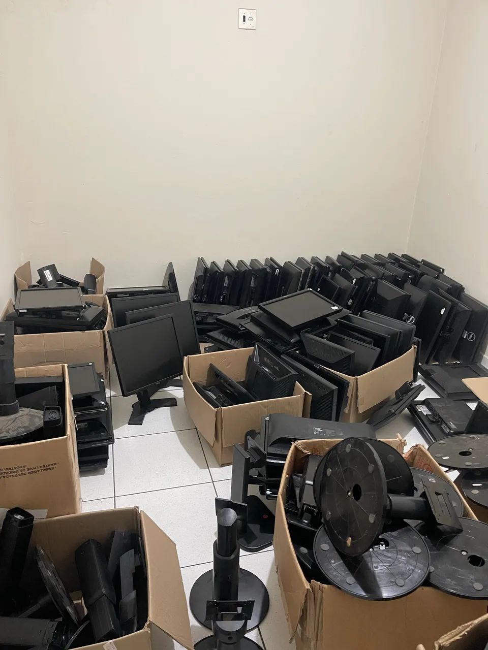 Lote de monitores 17 até 23 polegadas 