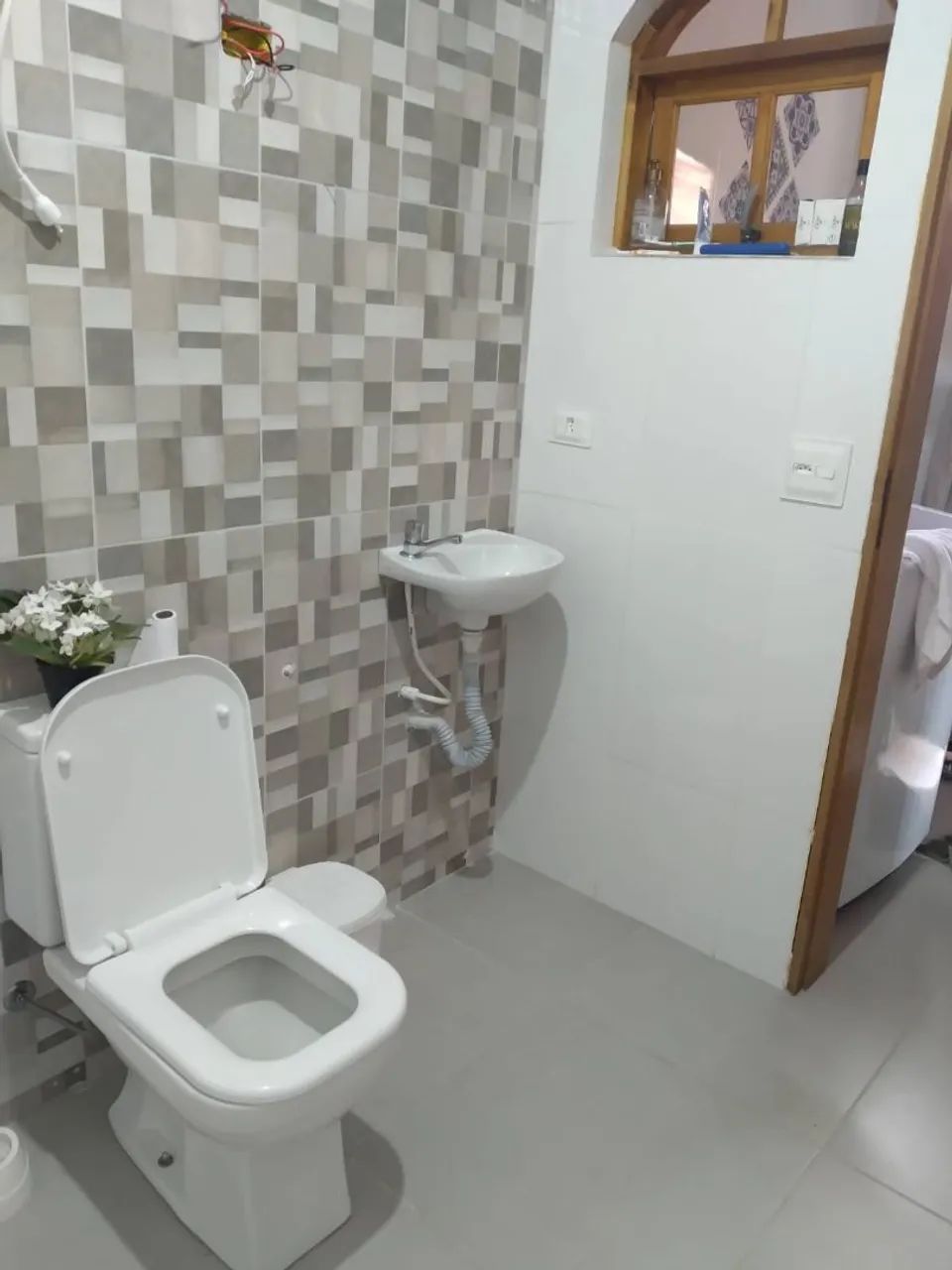 Alugo casa (Não é individual)