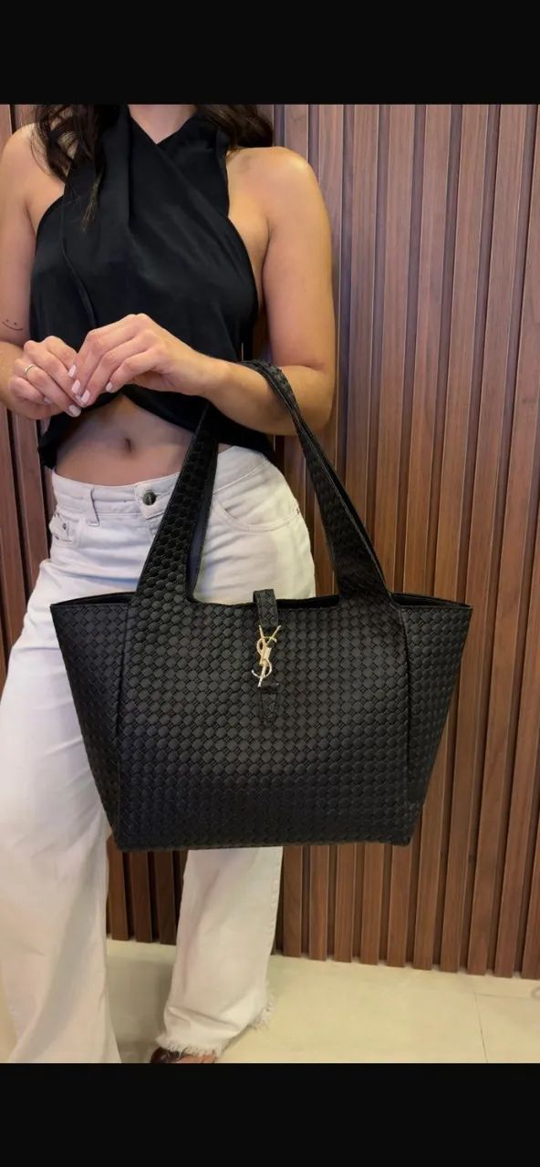 Bolsa Yves Saint Laurent Feminina ALCOCHOADA em Couro