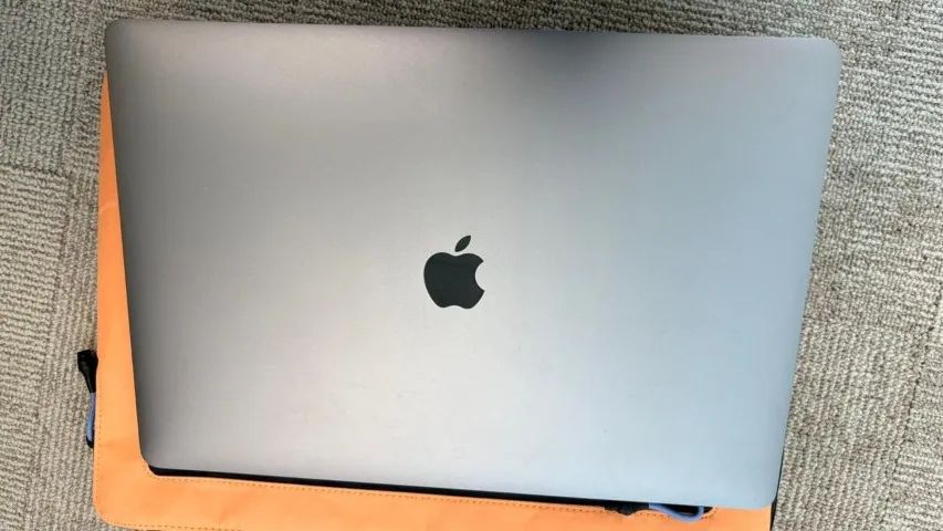 Macbook Pro (15 Polegadas, I7, 512Gb SSD) Cinza espacial - Foto 4